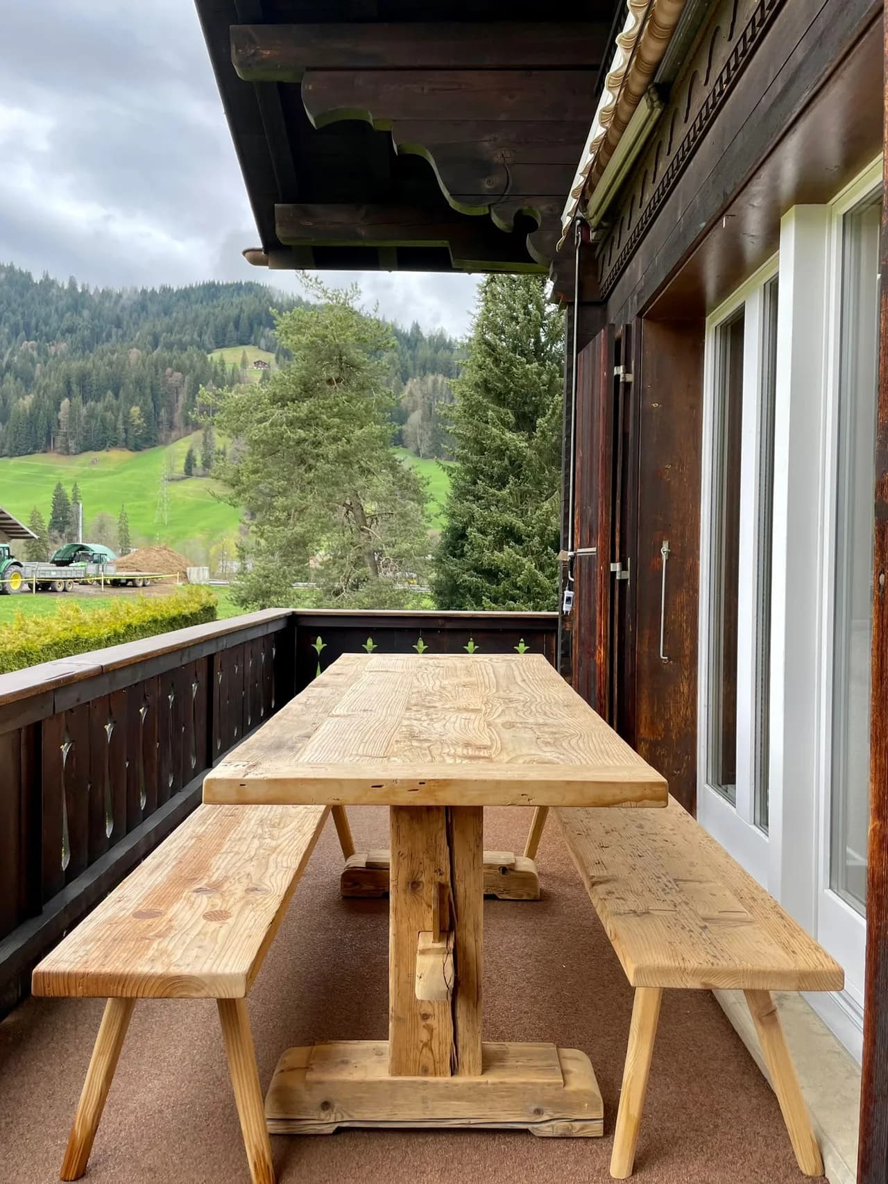 Alpine Haven 3-bedroom Chalet in Gstaad photo 3