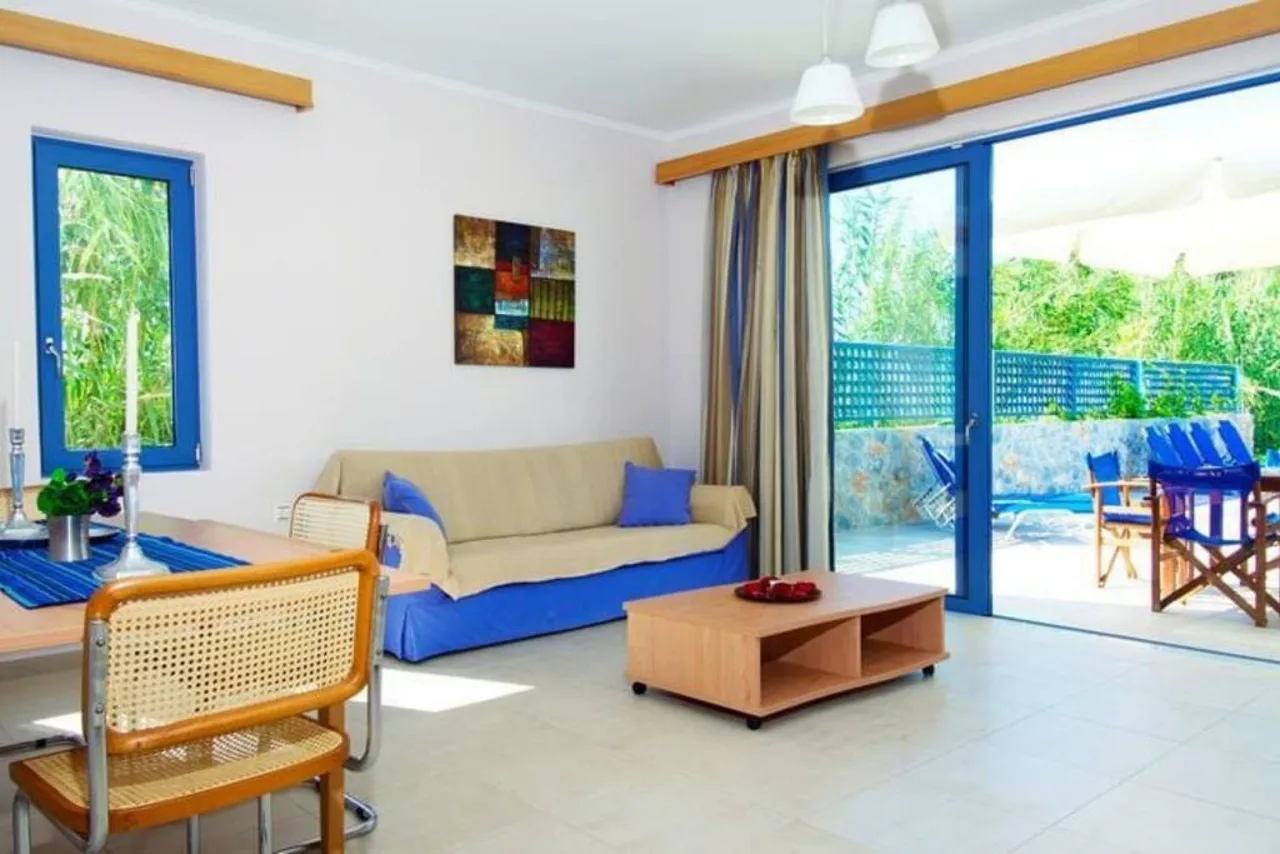 Vibrant Beach Villa 20 Meters From the Water photo 2