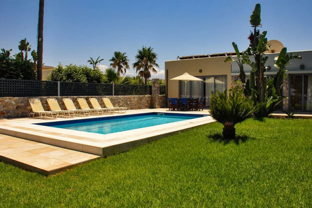Vibrant Beach Villa 20 Meters From the Water photo 3
