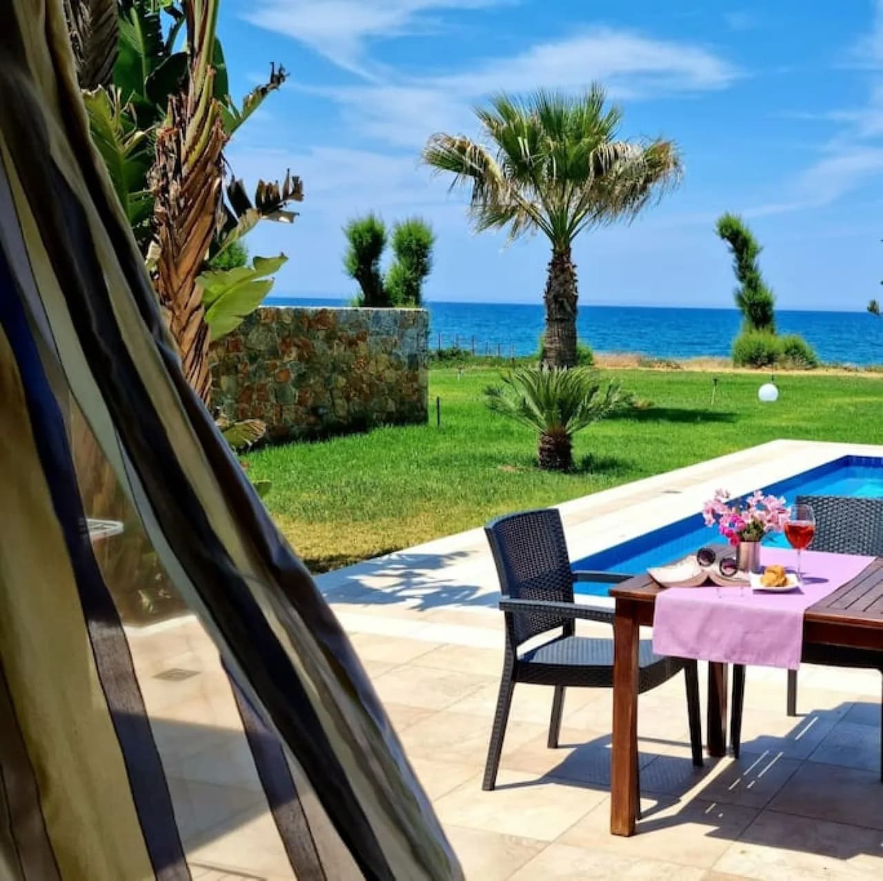 Vibrant Beach Villa 20 Meters From the Water photo 4