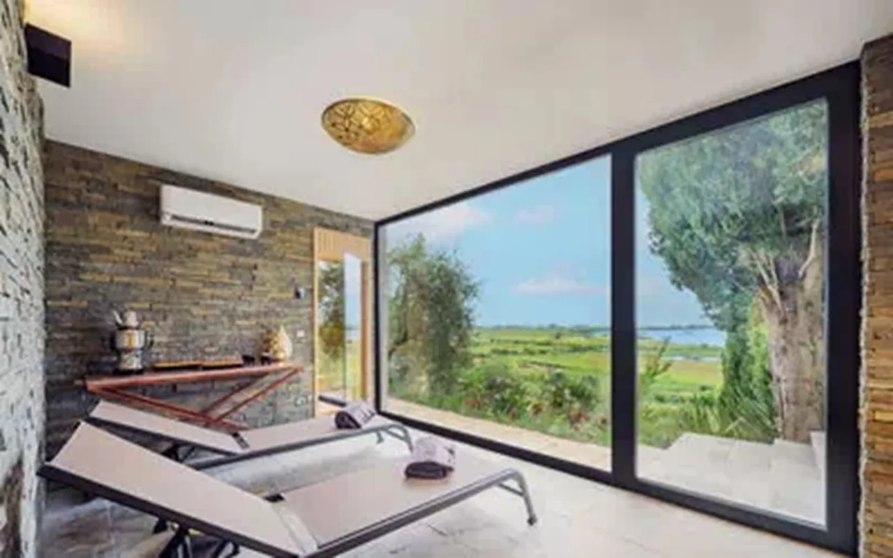 GORGEOUS TUSCANY VILLA WITH LAKE VIEW photo 2
