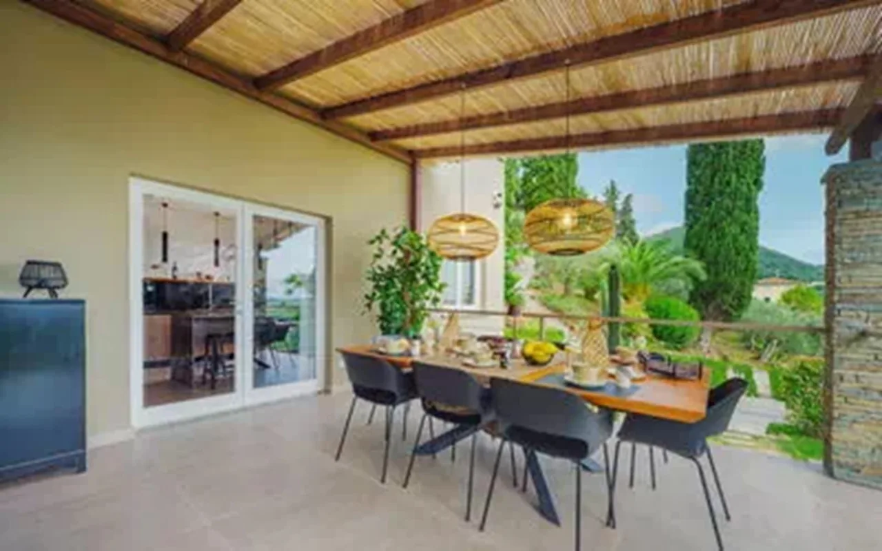 GORGEOUS TUSCANY VILLA WITH LAKE VIEW photo 4