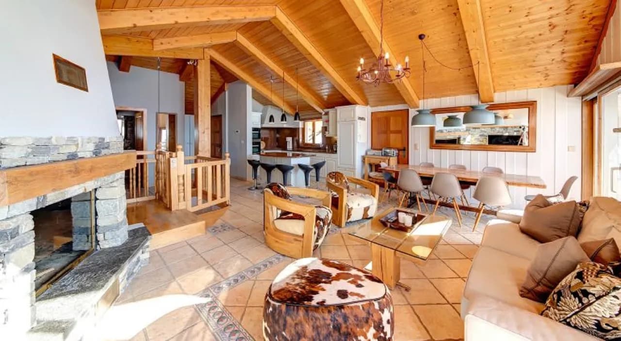 Spacious Home With Excellent Mountain Veiws photo 2