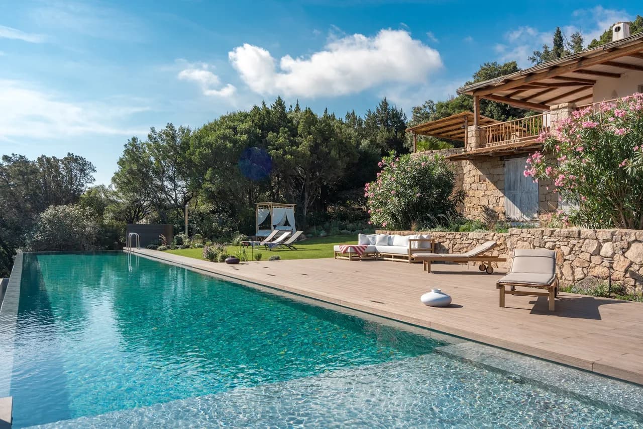 Elegant Poolside Retreat in Sardinia photo 5