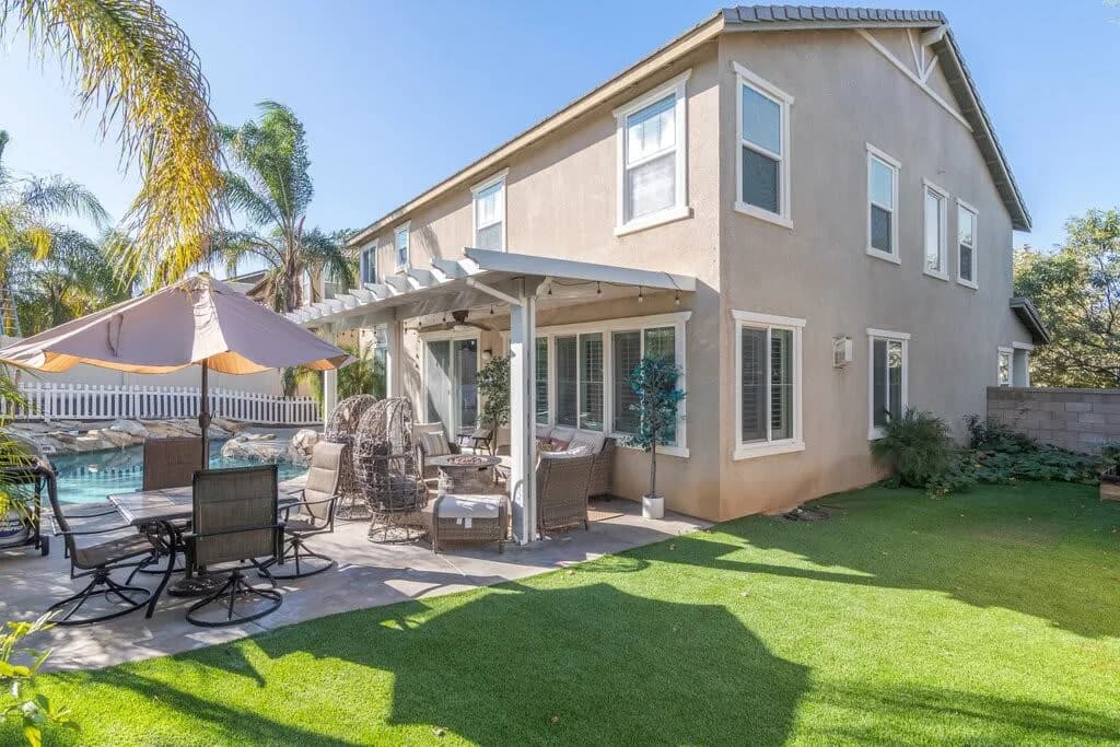 Outdoor Oasis Four Bedroom Villa in Riverside County photo 2