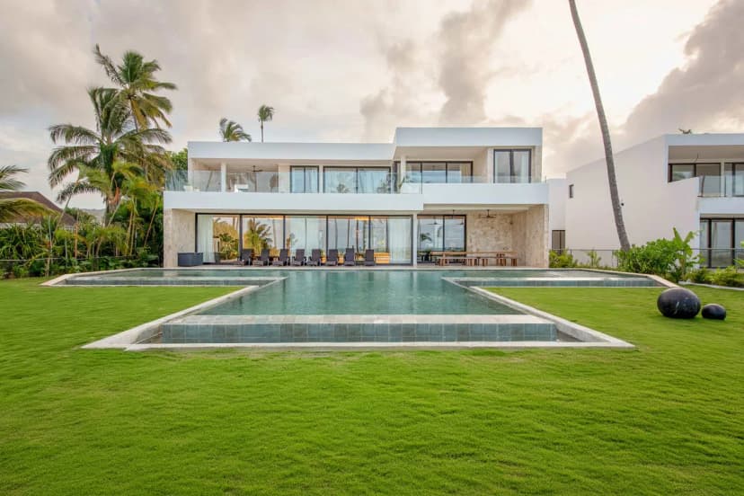 Beachfront Nine Bedroom Villa in Samana