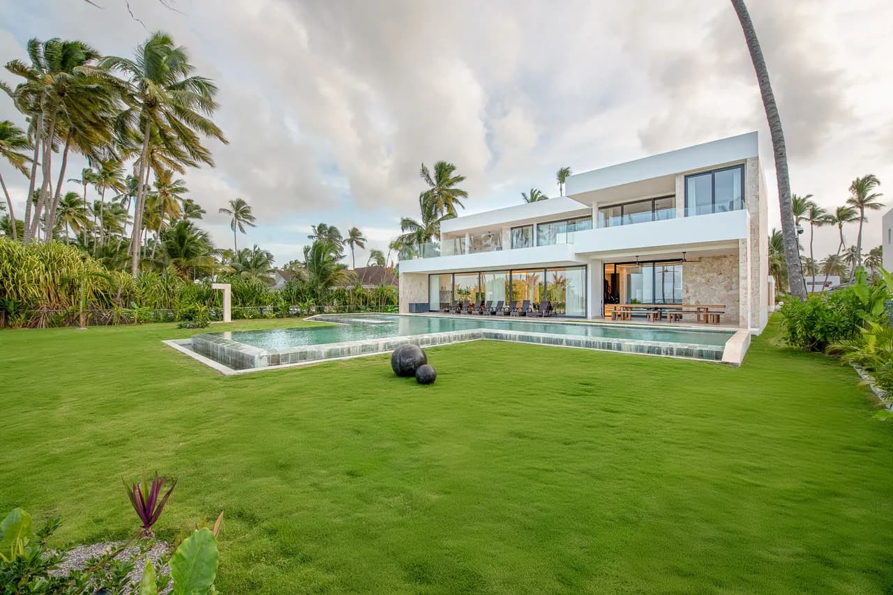 Beachfront Nine Bedroom Villa in Samana photo 2