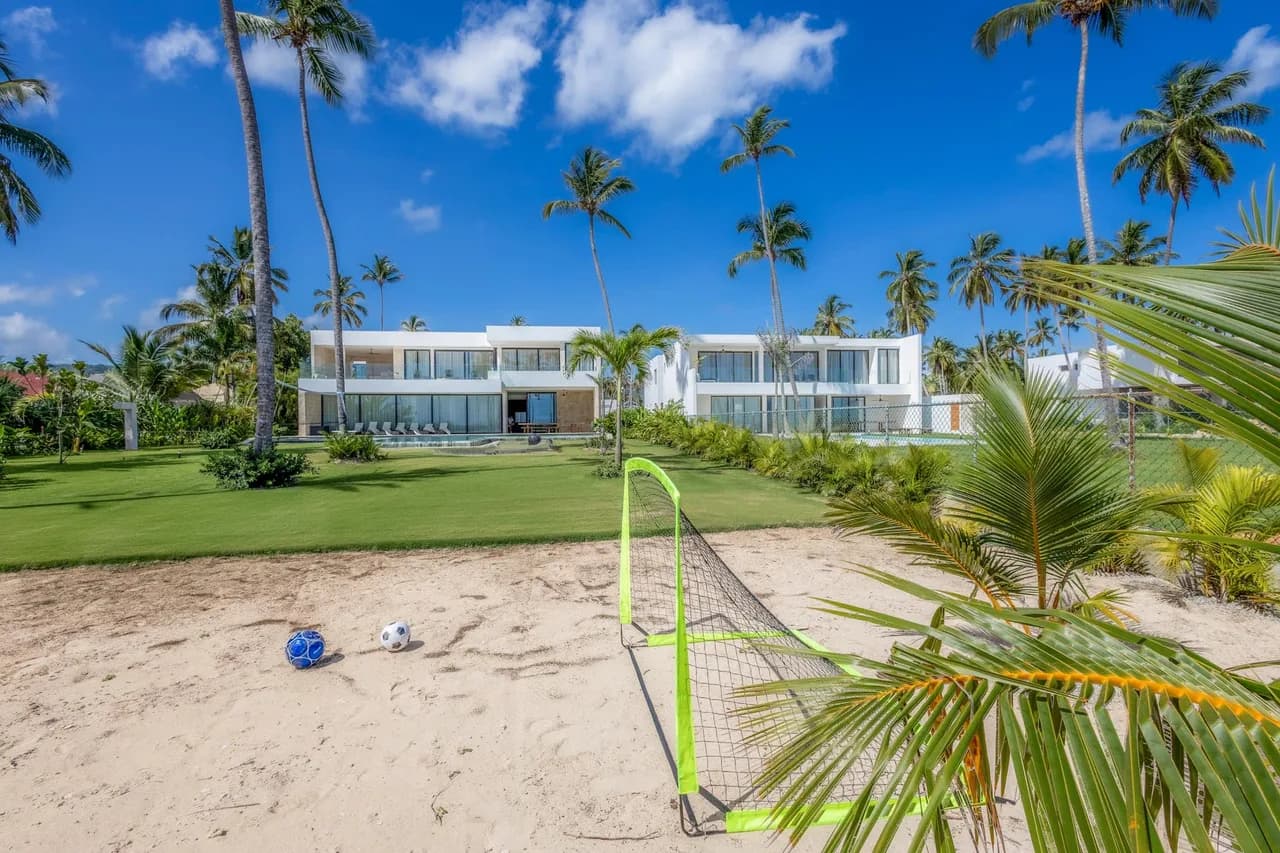 Beachfront Nine Bedroom Villa in Samana photo 4