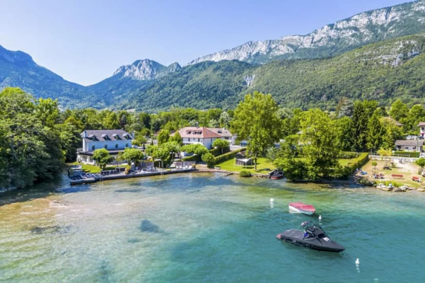 Historic House Just By The Shore Of Lake Annecy