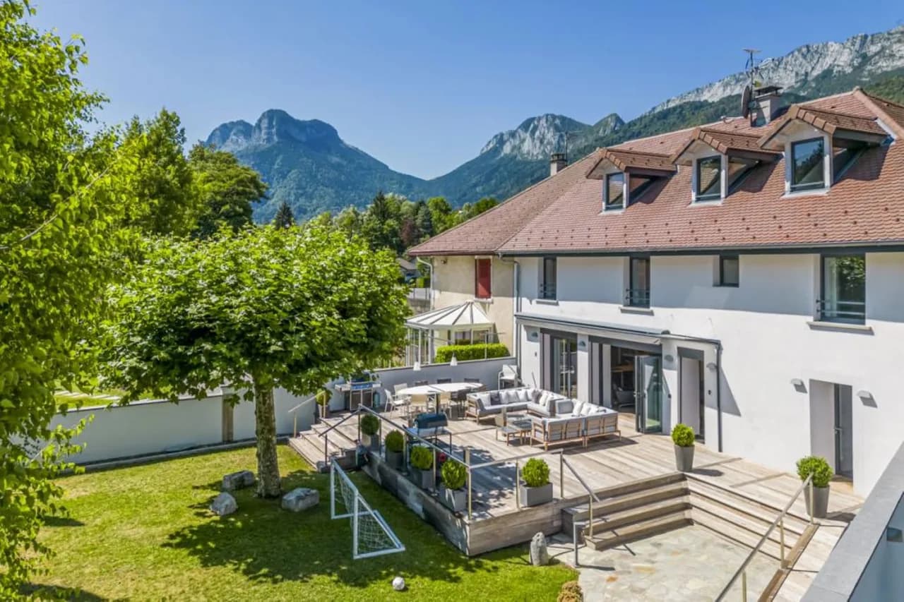 Historic House Just By The Shore Of Lake Annecy photo 2