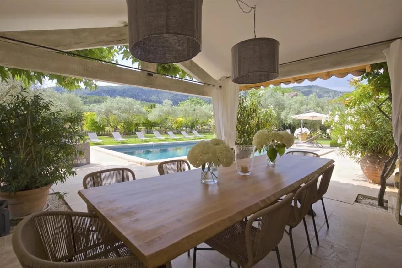 17th-century Farmhouse With Elegance And Charm