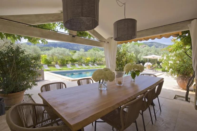 17th-century Farmhouse With Elegance And Charm