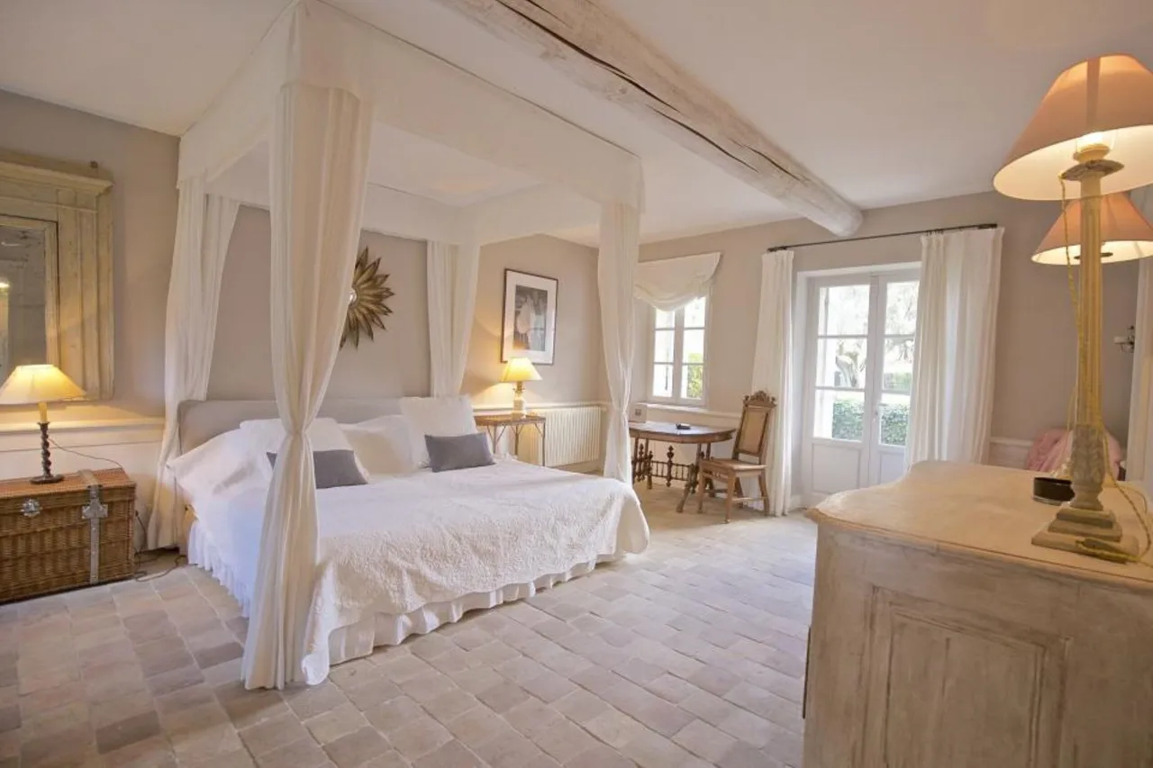 17th-century Farmhouse With Elegance And Charm photo 4