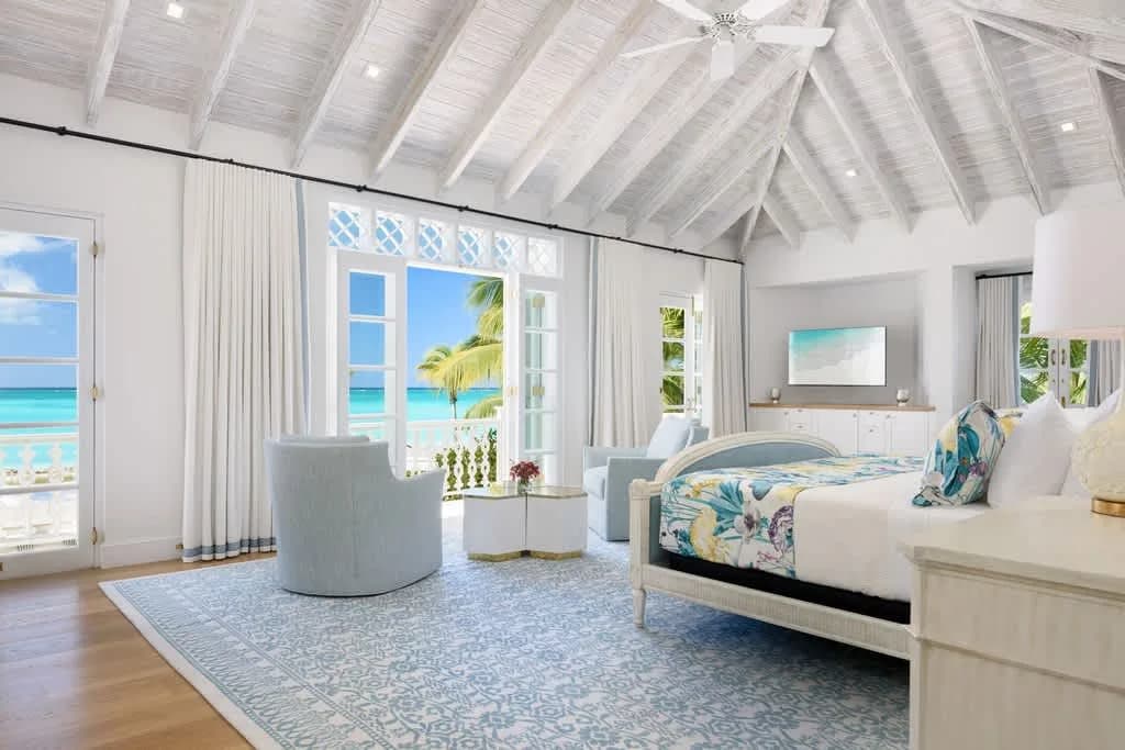 Mediterranean-style 4BR Villa in Turtle Tail photo 3