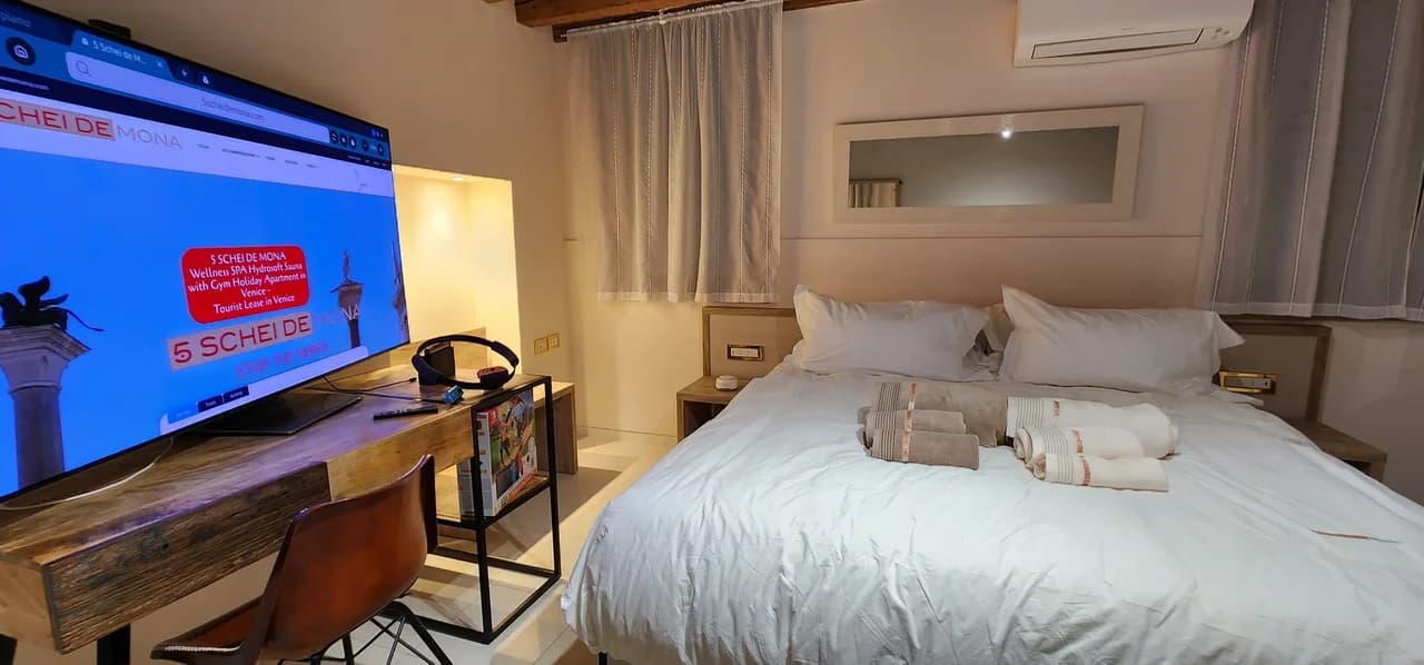 Unique Venetian Style Apartment photo 2