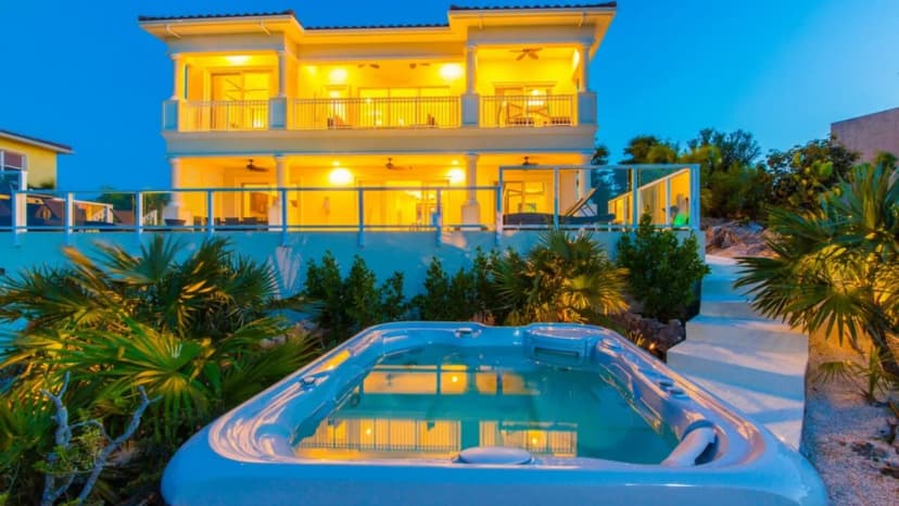 SECLUDED 4BR CARIBBEAN VILLA IN SILLY CREEKS