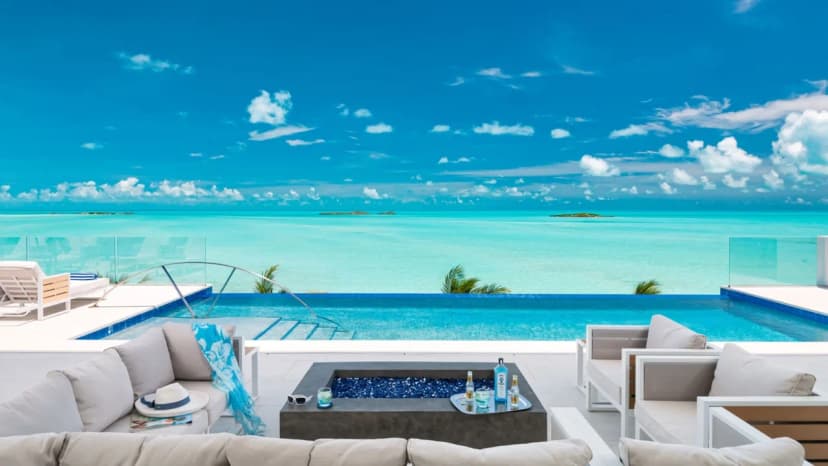 BEAUTIFUL 6BR OCEANFRONT VILLA IN TURTLE TAIL