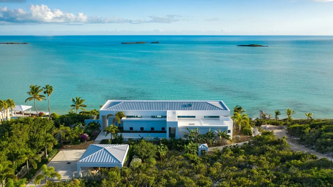 BEAUTIFUL 6BR OCEANFRONT VILLA IN TURTLE TAIL photo 2