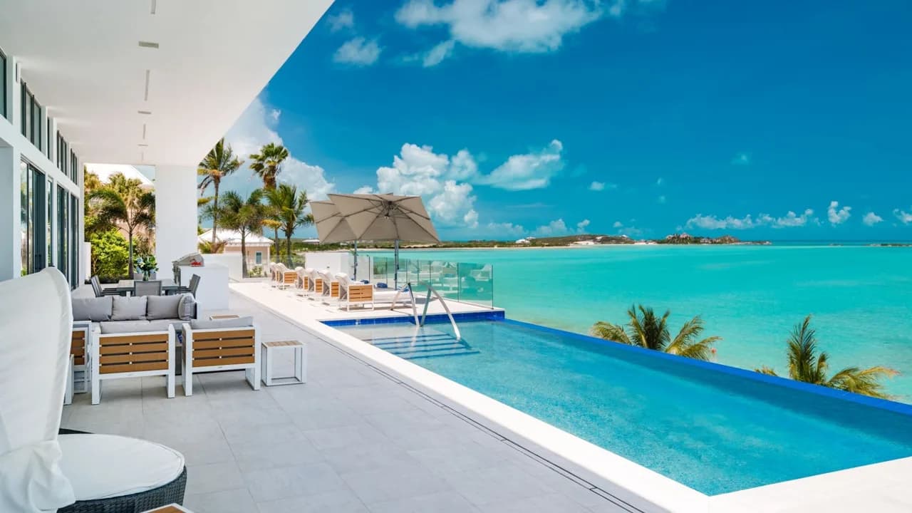 BEAUTIFUL 6BR OCEANFRONT VILLA IN TURTLE TAIL photo 4