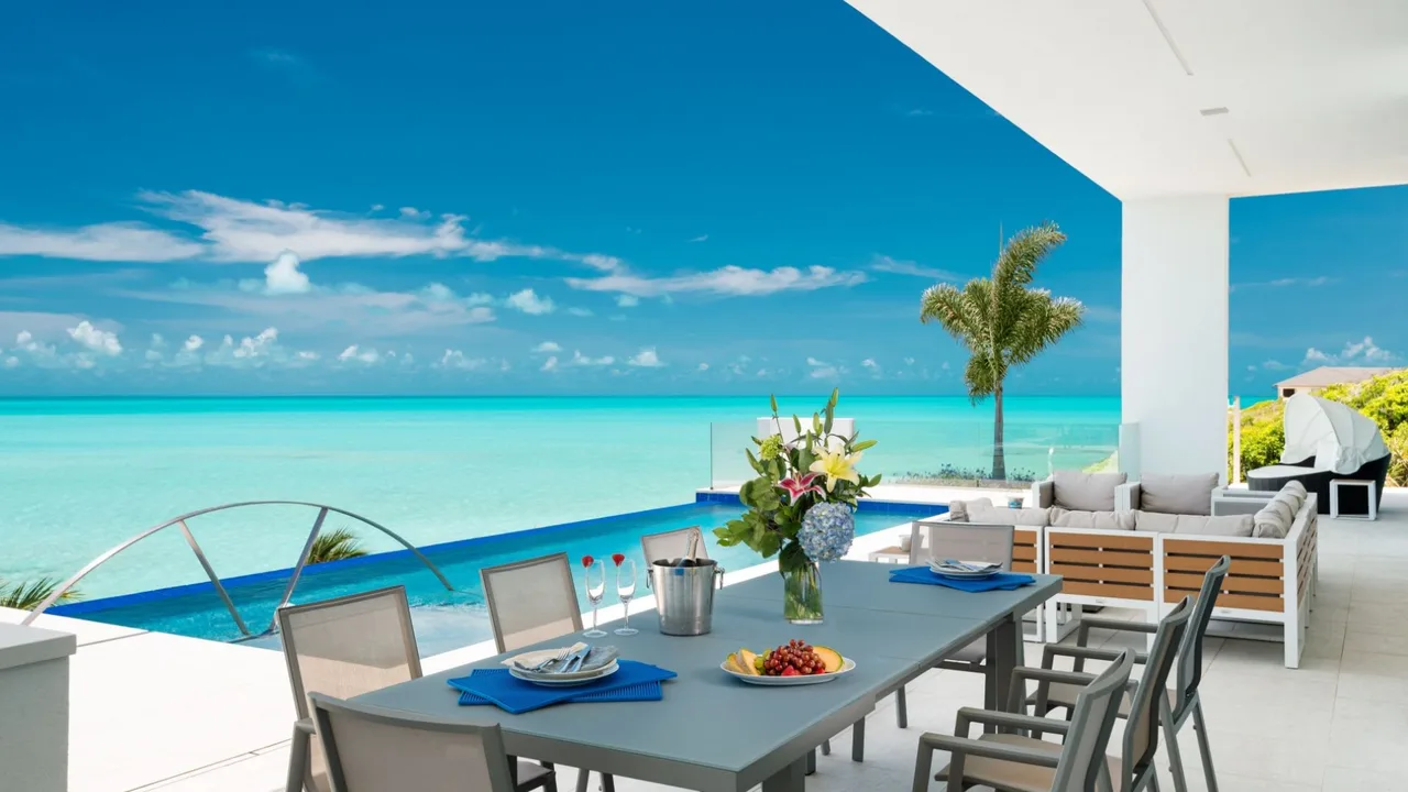 BEAUTIFUL 6BR OCEANFRONT VILLA IN TURTLE TAIL photo 5