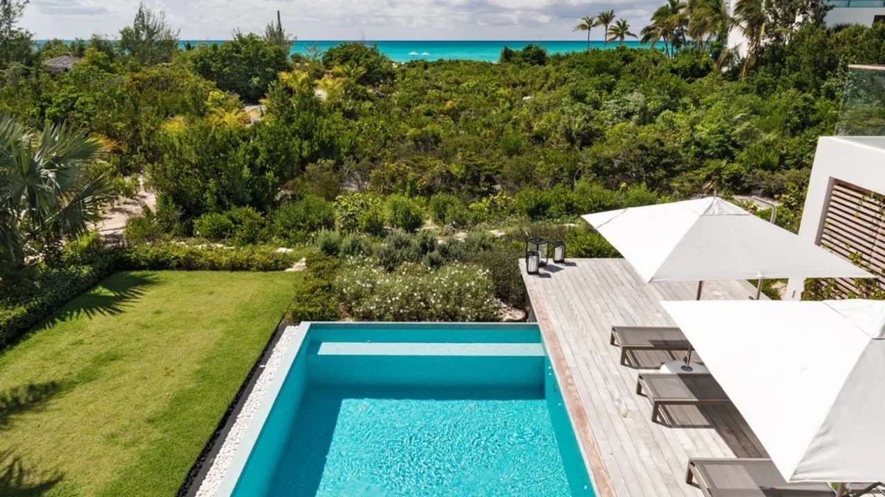 Stunning 3br Contemporary Villa With Private Pool photo 2