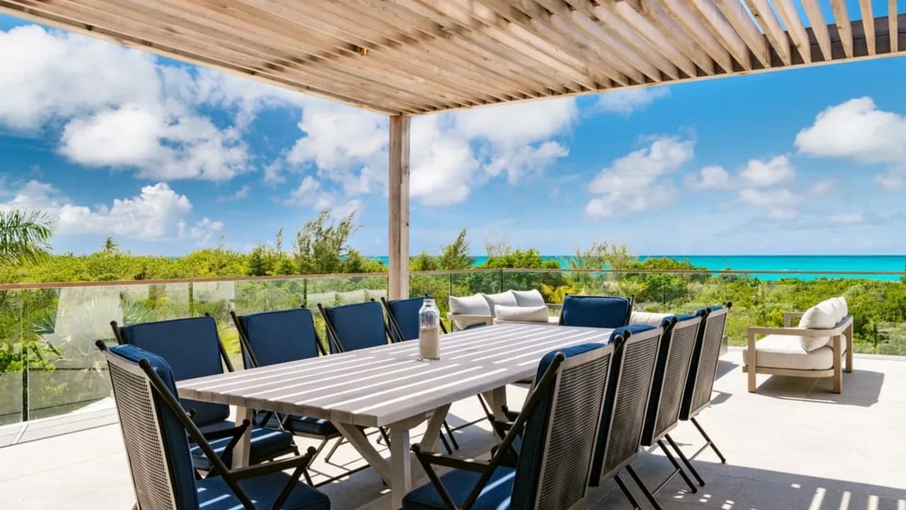 Stunning 3br Contemporary Villa With Private Pool photo 3