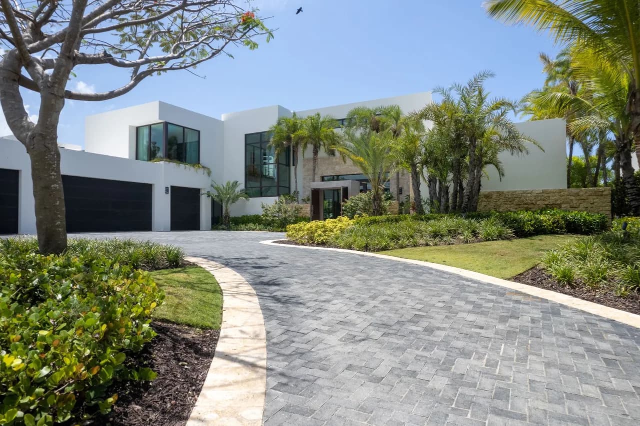 High-end Designer Villa Near Dorado Brach photo 2