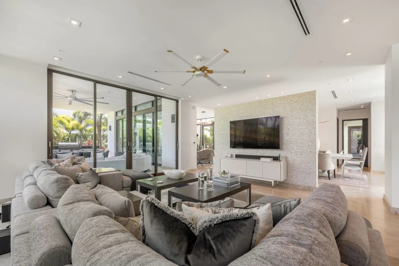 High-end Designer Villa Near Dorado Brach photo 4
