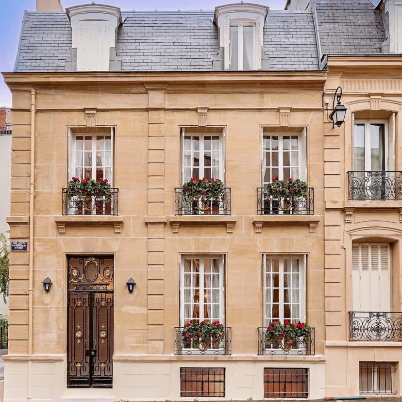 Classy Parisian Home Near Champs Elysées
