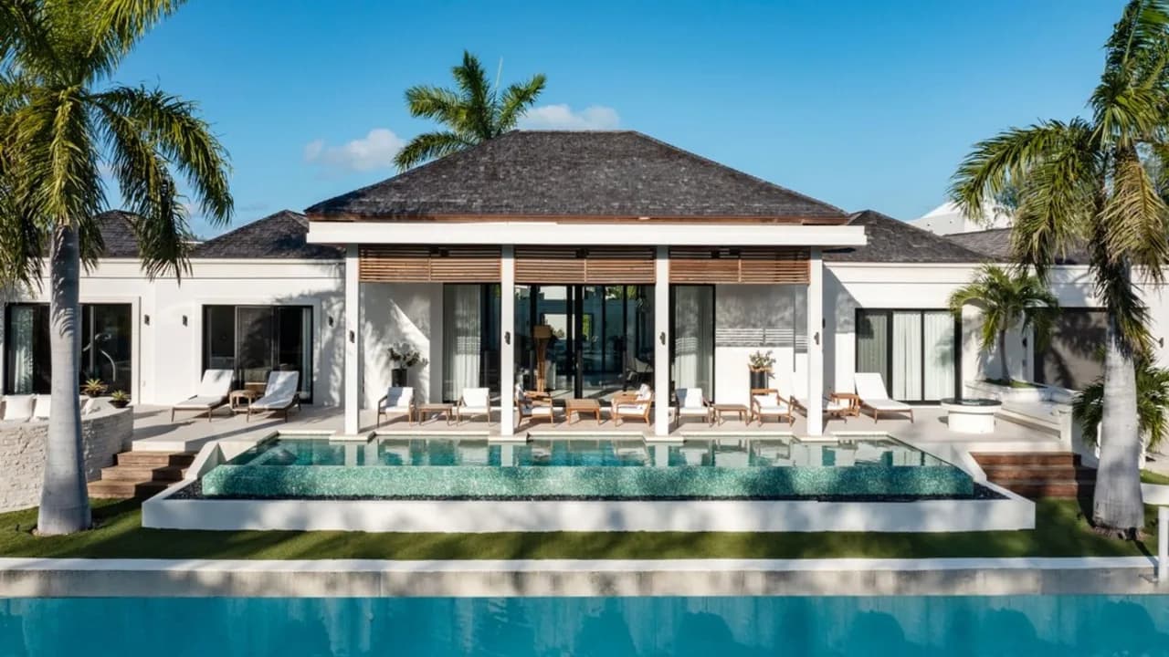 NEWLY BUILT 3BR LUXE VILLA WITH MAGINIFICENT VIEWS