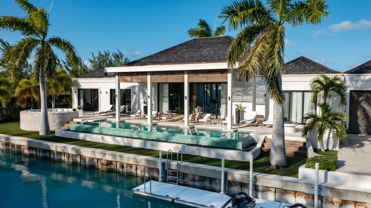 NEWLY BUILT 3BR LUXE VILLA WITH MAGINIFICENT VIEWS photo 3