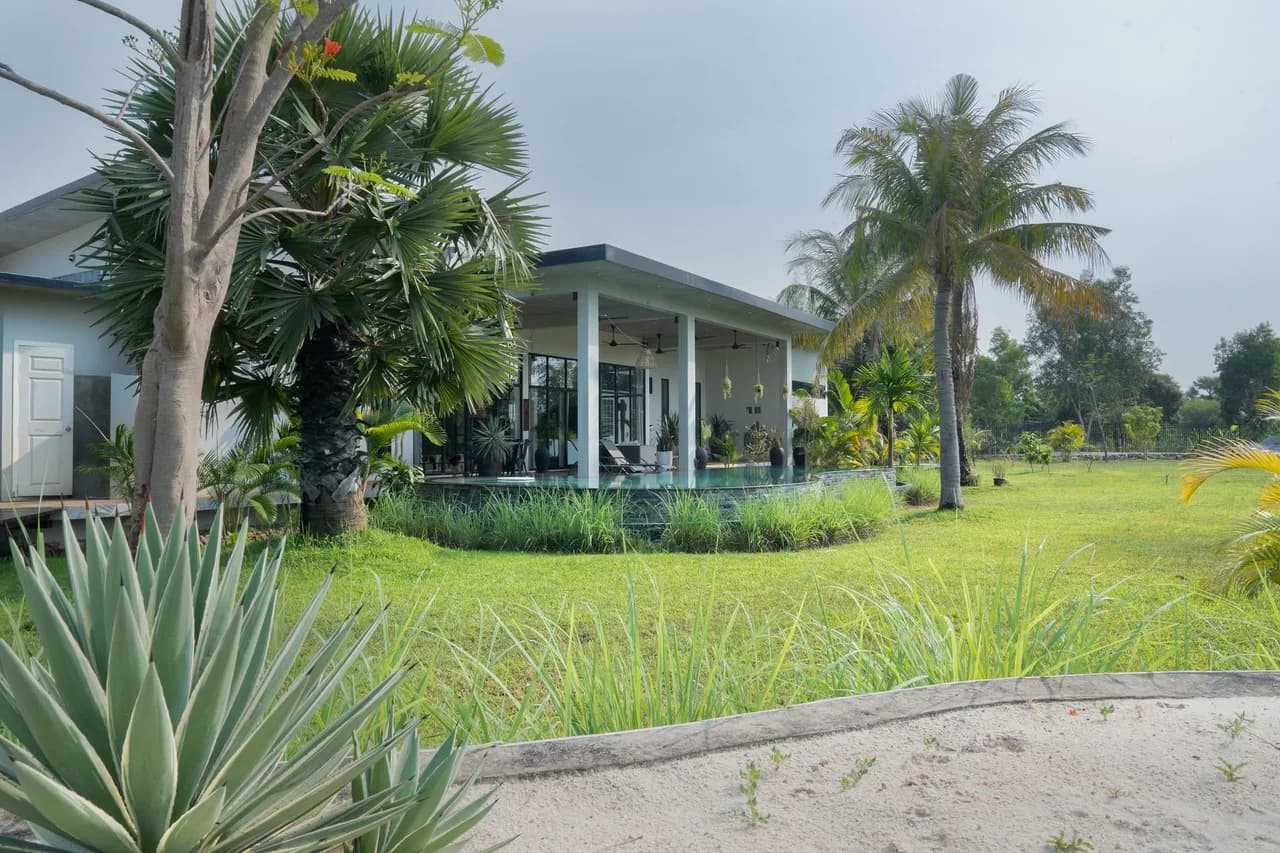 Relaxing Bright Modern Villa photo 3