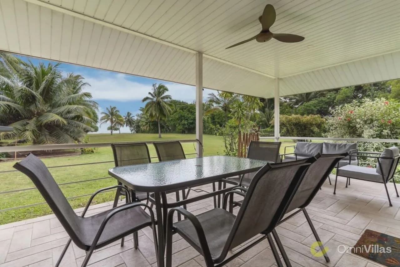 Beachfront Three Bedroom Retreat in Moorea photo 4