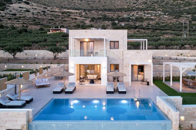 Sleek Contemporary Villa With Impressive Views