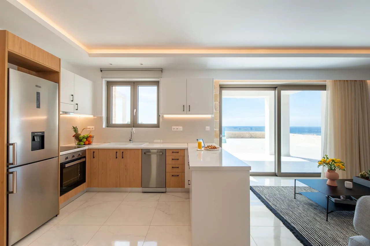 Sleek Contemporary Villa With Impressive Views photo 4