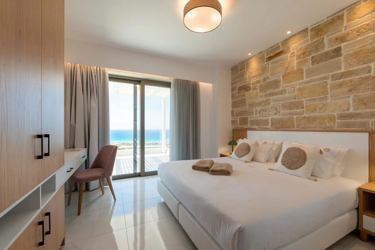 Sleek Contemporary Villa With Impressive Views photo 5