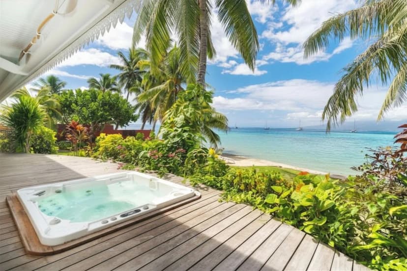 Beachfront Six Bedroom Villa in Moorea