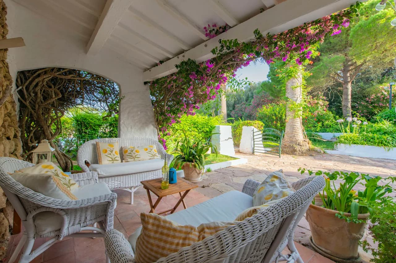 Luxurious Countryside Estate with Paddle Court photo 5
