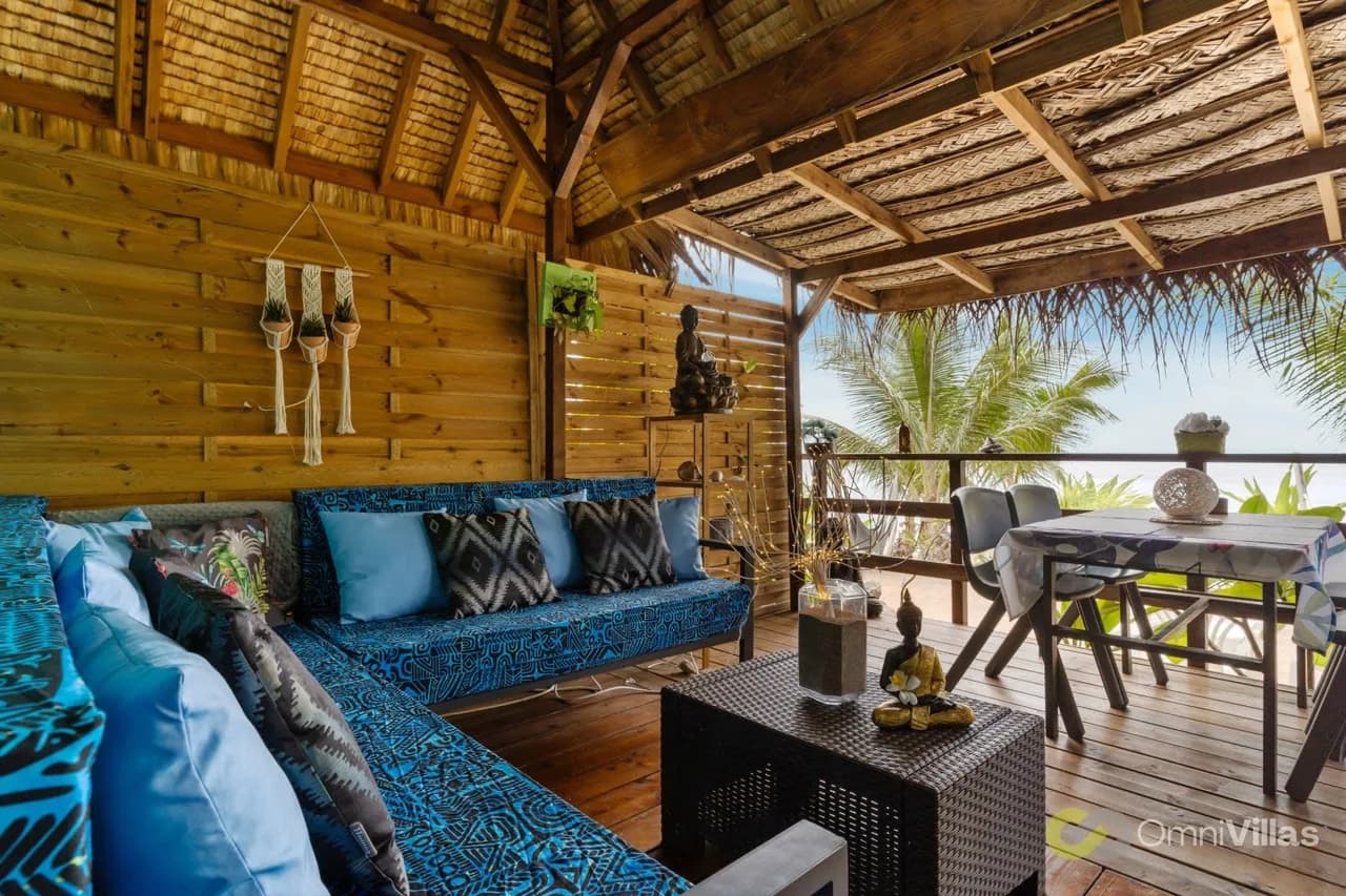 Ocean-View Beachfront Bungalows in Haapiti photo 2