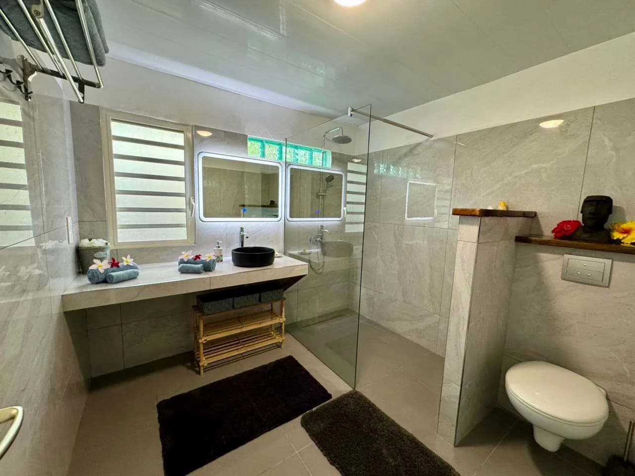 Ocean View Beachside One Bedroom Retreat in Haapiti photo 4