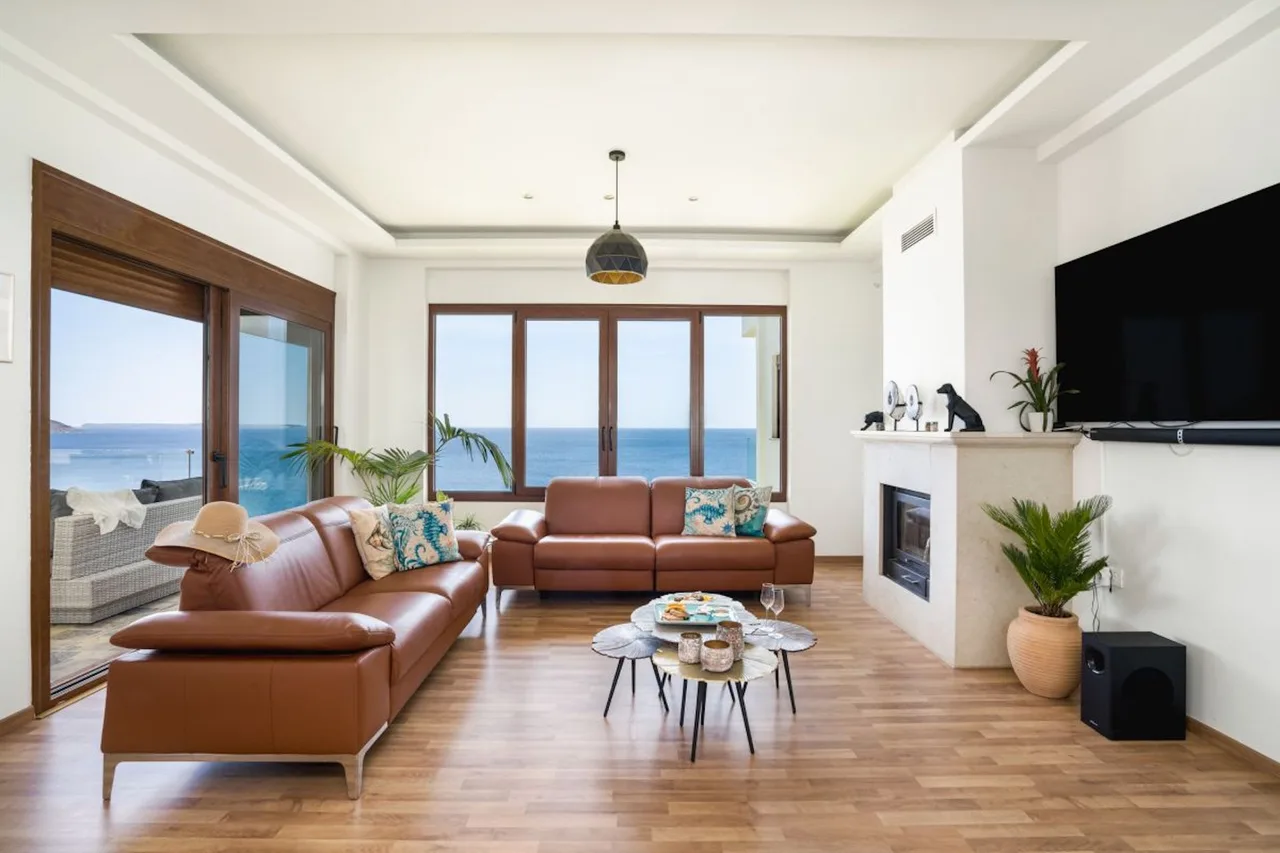 Elegant Seaside Villa: Cretan Hidden Gem photo 2