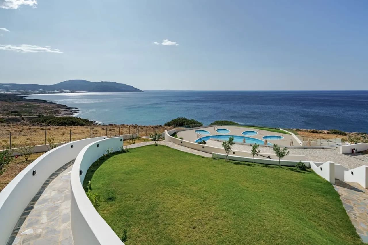 Elegant Seaside Villa: Cretan Hidden Gem photo 4