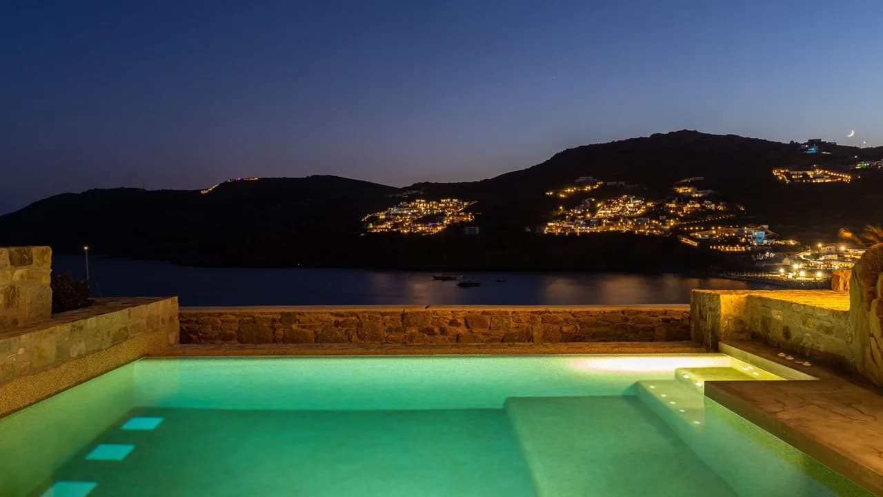 Serene Seaside Villa with Infinite Sea Views photo 4