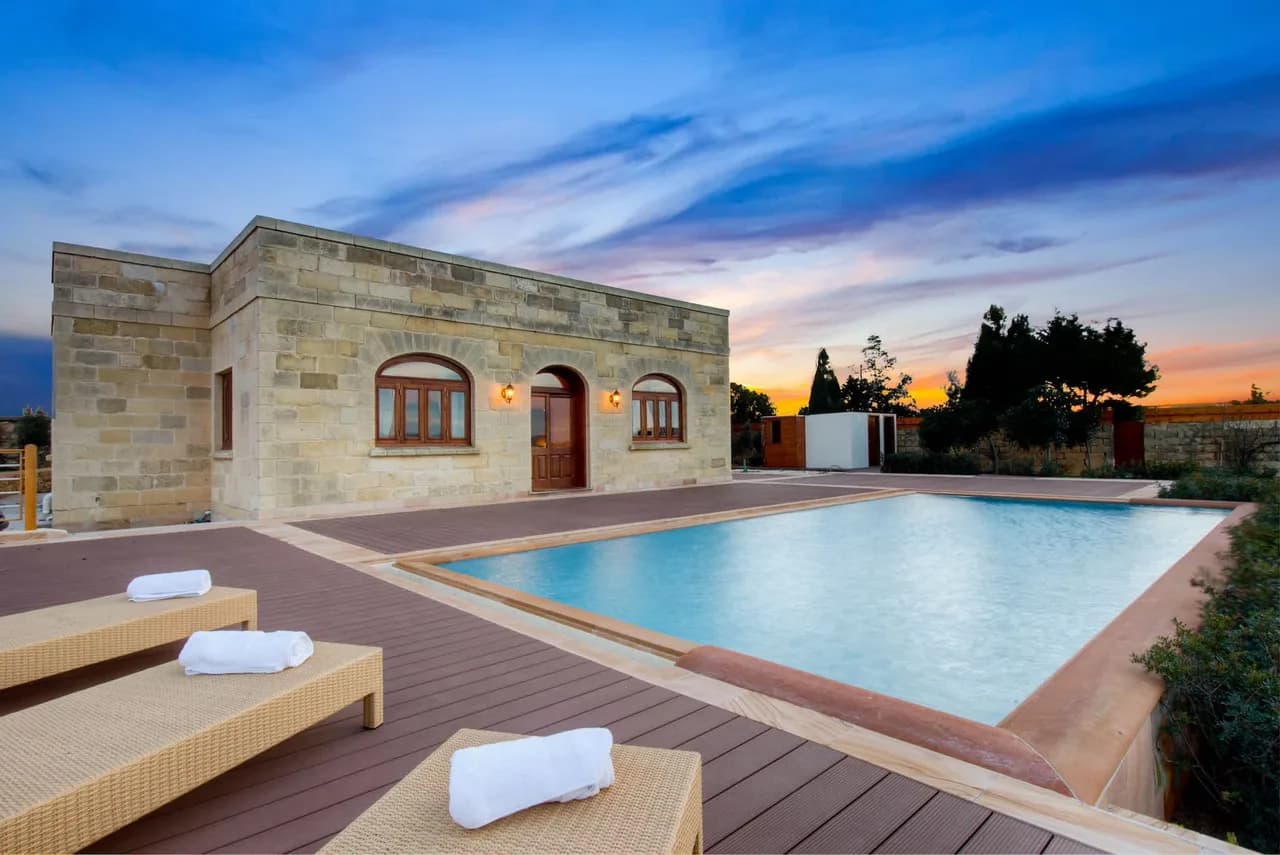 Coastal Villa with Pool in Malta photo 3