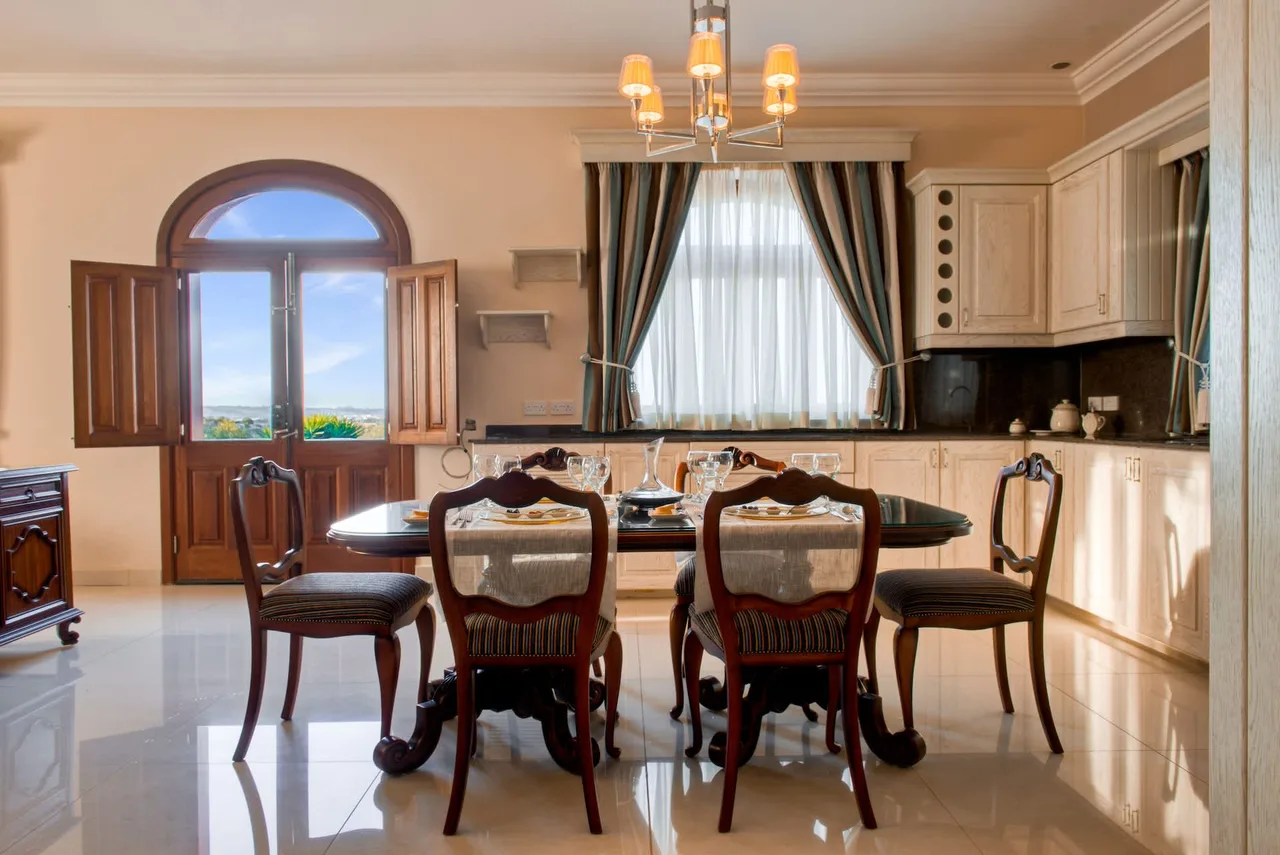 Coastal Villa with Pool in Malta photo 5