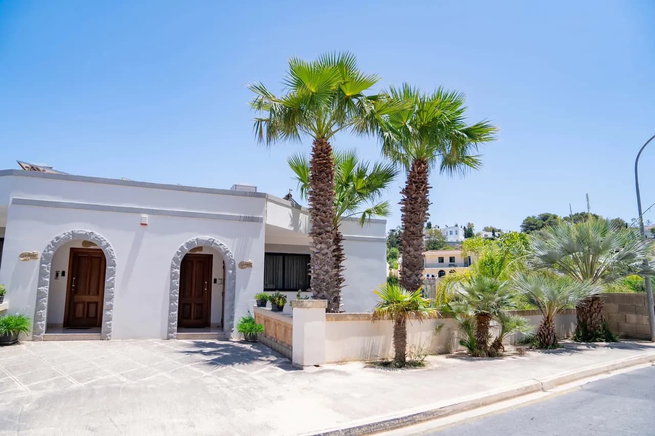 Spacious Five-Bedroom Villa with BBQ in Malta photo 2