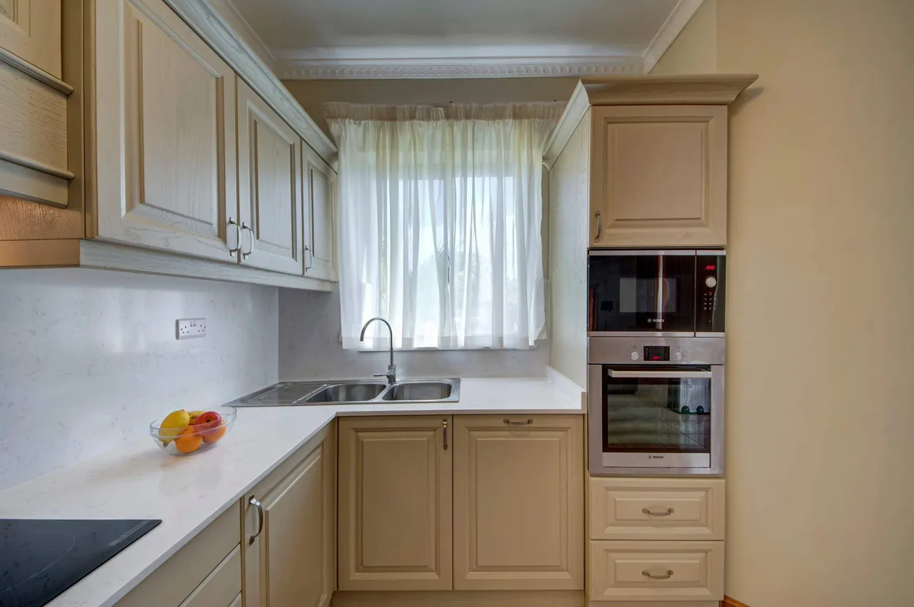 Spacious Five-Bedroom Villa with BBQ in Malta photo 5