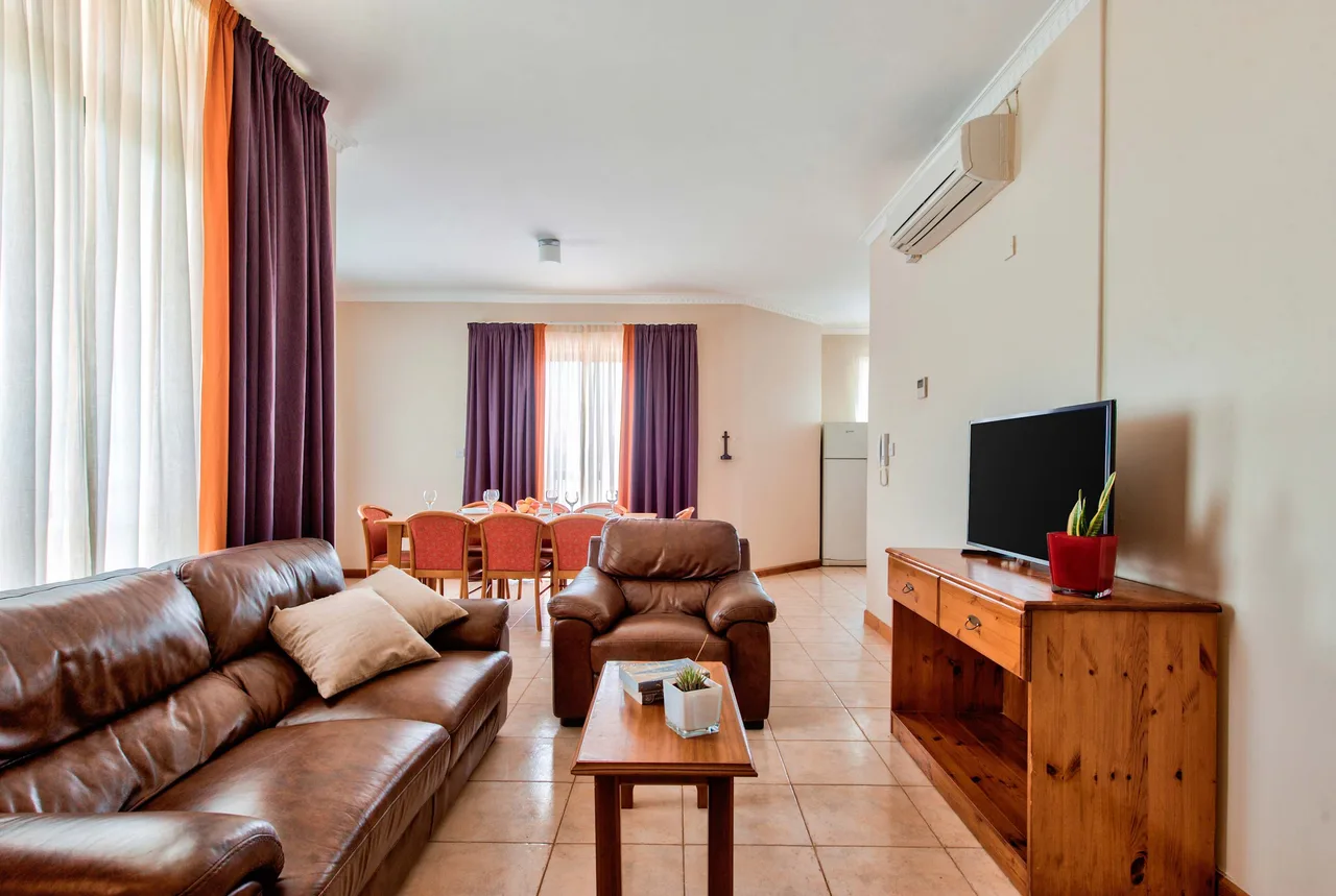 Private Pool Five Bedroom Villa in Malta photo 4