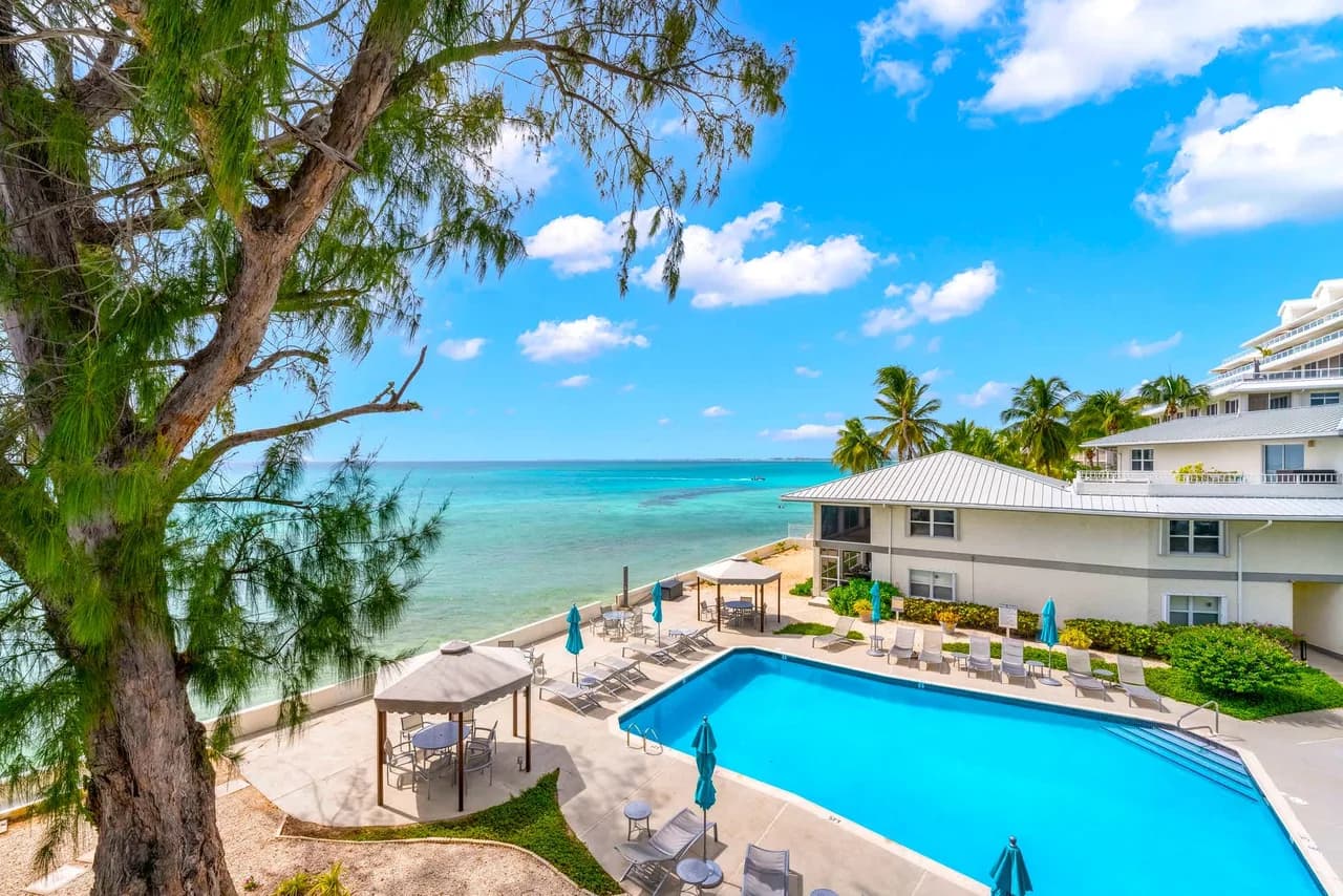 Beachfront Three Bedroom Condo in Cayman Islands photo 3