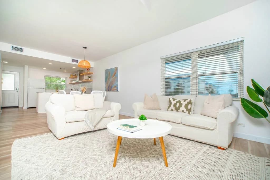 Beachfront Three Bedroom Condo in Cayman Islands photo 4